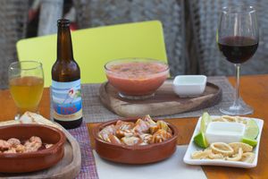 Gazpacho y papas bravas veganas at Can Cocal in El Cuyo