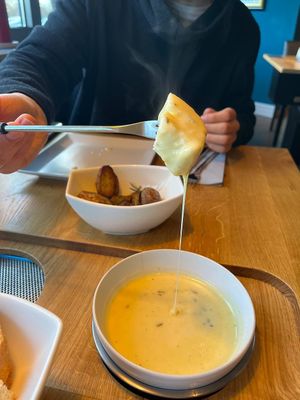 Vegan fondue with bread or baked potatoes at MaPaSo in Saarbrucken