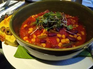 Chili sin carne with roasted olive ciabatta at Zum grünen Kakadu in Mainz