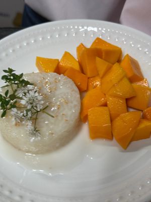 Mango with Sweet Sticky Rice at Tong-D in Barrington