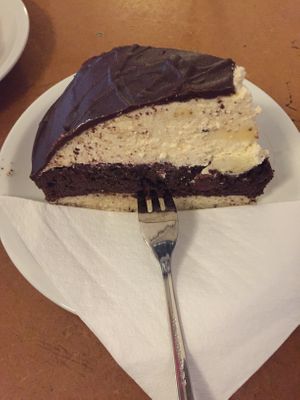 Donauwelle vegan (3,40€) at Cafe Miller in Hamburg