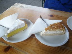 leckerer veganer Kuchen at Cafe Miller in Hamburg