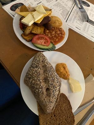 Teller vom Frühstücksbuffet  at Cafe Miller in Hamburg