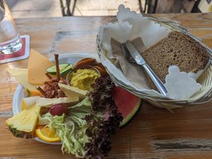 Breakfast "Vegan & Herzhaft" at Cafe Miller in Hamburg