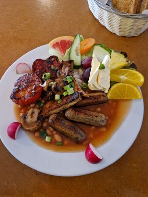 Veganes englisches Frühstück at Cafe Miller in Hamburg