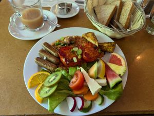 vegan english breakfast at Cafe Miller in Hamburg