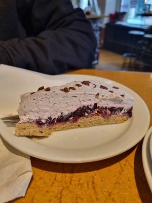 glutenfreier Heidelbeerkuchen at Cafe Miller in Hamburg