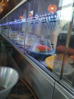 Cold running sushi 🍣 at Bo's Viet Deli in Munich