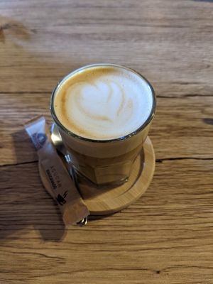 Corrado au lait d'avoine at Gato Legal Coffee Roastery in Ponta Do Pargo