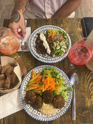 Top: Vegan Kebab with vegan sauce & salad
Bottom: Falafel Plate with hummus and salad at Ecologica Bistrot in Palermo