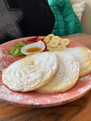 Sweet pancakes with fruit (Vegetarian) at Perth in Santa Maria Da Feira