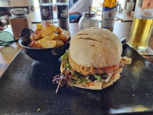 Vegan Burger, Bratkartoffeln ohne Speck at Restaurant Leuchtfeuer in Cuxhaven