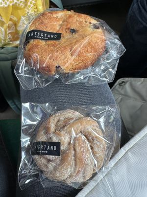 Muffin and cinnamon cookie  at ARTESTAND in Sapporo