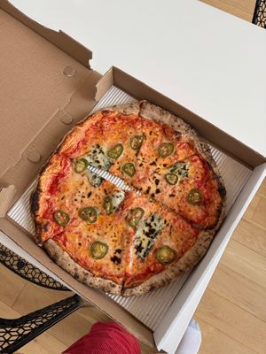  vegan margherita pizza with jalapeños  at Ollie's Pizza in High Falls