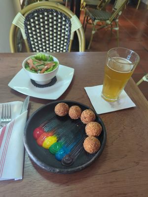 How good is this vegetarian mushroom crockets, salad and cervecia.  The service is friendly and the restaurant is cool in the heat of the day. at Montmartre in Cartagena