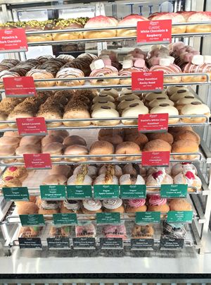 donuts - vegan options labelled at MEL - Daniel's Donuts - T4 & T1 in Melbourne