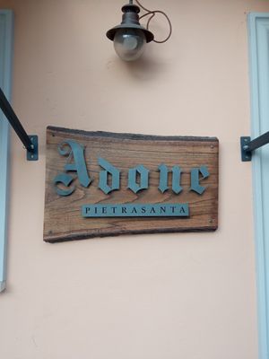 L'insegna at Adone in Pietrasanta
