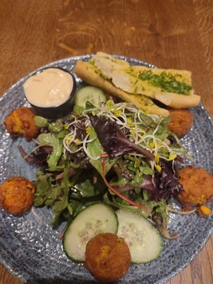 pumpkin falafel salad with rasberrysalad at Karnbachs Restaurant in Kaufbeuren