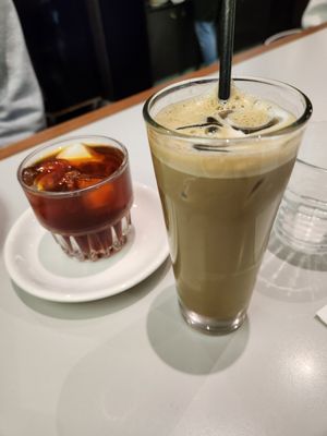 Iced coffee (left) & iced Hojicha (right) (vegan) at Operator 25 in Melbourne