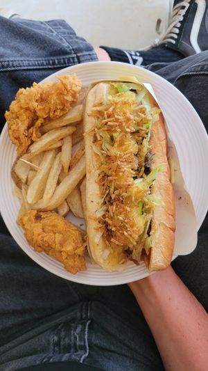 hot dog and vegan "chicken" wings 🥰 at La Oveja Arisca in Manizales