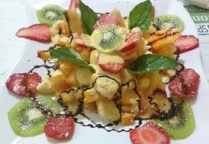 Delicious fruit salad with vegan honey at Loving Hut - Titikaka in Puno