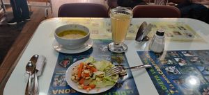 Salad, soupe and hot beverage at Loving Hut - Titikaka in Puno
