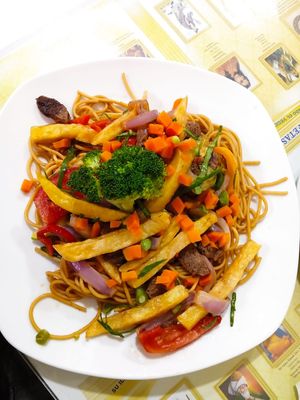 Tallarin saltado at Loving Hut - Titikaka in Puno