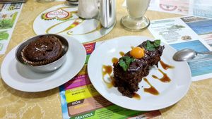 Standard desert (left) and upgraded 3 soles extra desert (right) at Loving Hut - Titikaka in Puno