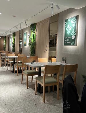 Seating   at Fruitful Food 果然匯 in Taipei