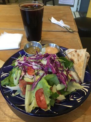 green salad with pita at Habibti Falafel in Guanajuato