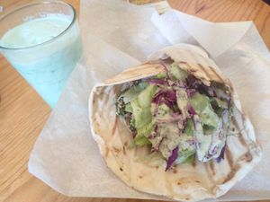 Sandwich de Hummus + Tabuleh y Lassi de coco con Menta. at Habibti Falafel in Guanajuato