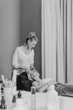 Gelaatsbehandeling met de producten van RainPharma   at MOS in Bruges