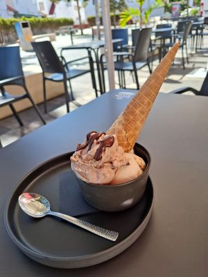 Ice cream and biscuit all vegan at Bakery Giusy in Gran Canaria