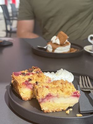 Strawberry crumble cheesecake   at Bakery Giusy in Gran Canaria