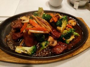 Sizzling beef plate at Garden Wok in Tarzana