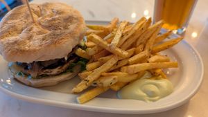 vegan Tempeh Burger and iced tea at Hamburgueria do Bairro in Almada