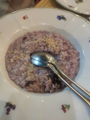 Risotto con cavolo rosso at La Sidreria in Milan