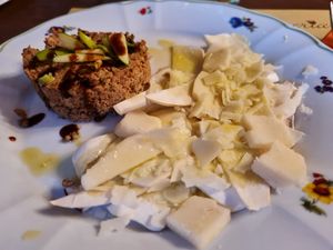 Vegan tartare with carpaccio at La Sidreria in Milan