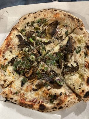 Mushroom vegan pizza  at EZE - Pizza Zën in Buenos Aires