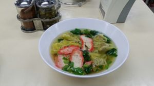 Wonton soup at Sutunthip Vegetarian Food in Bangkok