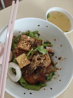 Pink noodles at Sutunthip Vegetarian Food in Bangkok
