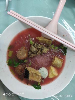 Yentapho noodle at Sutunthip Vegetarian Food in Bangkok