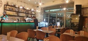 Peu avant de la fermeture du soir. at Guenat's in Martigues