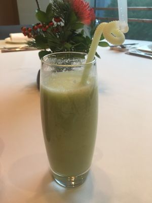 Avocado + greens smoothie at WUJIE 大蔬无界 - Xujiahui Park in Shanghai
