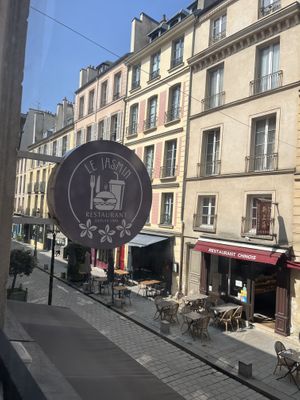 Insegna   at Le Jasmin in Versailles