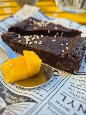 Vegan brownies at Yvonne & Nala in Geneva