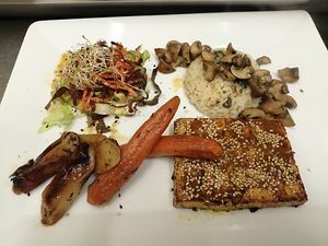 teriyaki tofu and season vegetables at La Goutine in Limoux