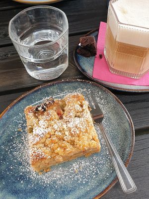 Rharbarberkuchen, Cappuccino at Willy in Flensburg