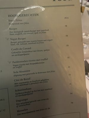 2 vegan mains: risotto and burger  at Schlemmer in The Hague