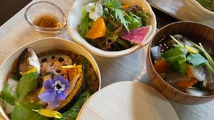 Vegetable lunch(Organic fermented brown rice sushi  ,salad and vegetable soup.) at Wasonichinichi - 和想日々 in Kyoto